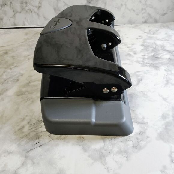 Swingline SmartTouch Low Force 20 Sheet Capacity 3 Hole Paper Punch Black/Gray - Picture 14 of 16